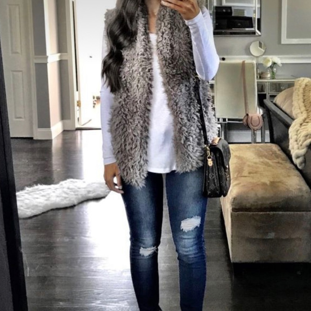 Faux fur long vest Coco + Carmen never worn size med